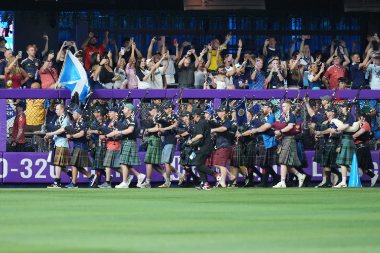 Tartan Army brings its fun to baseball